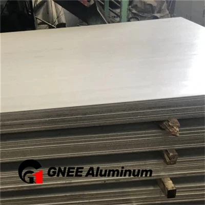 Installation og justering af ren aluminiumsplade